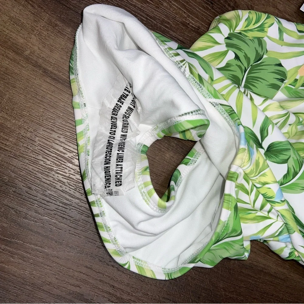 NWT Target Shade & Shore Cutout One Piece Swimsuit